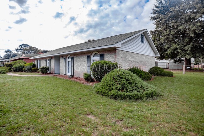Building Photo - NOW OFFERING HALF OFF FIRST FULL MONTH IF ...