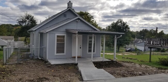 Building Photo - 5249 S 52nd St
