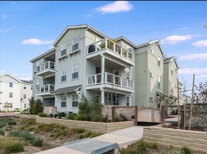 Building Photo - 915 Madonna Rd