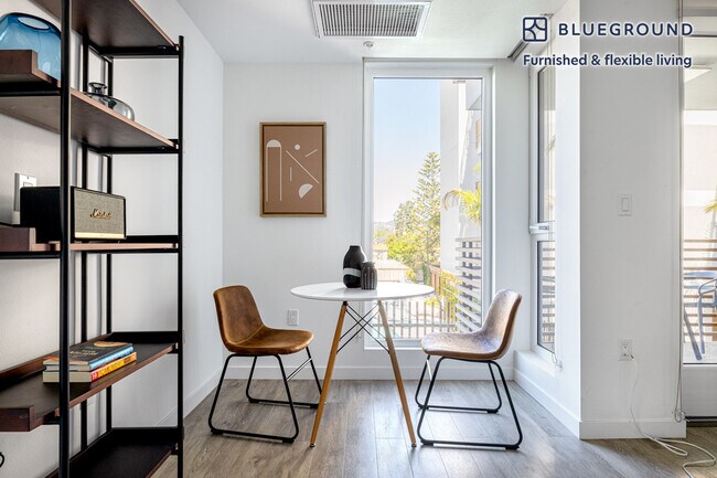 Foto del edificio - 12035 Wilshire Blvd