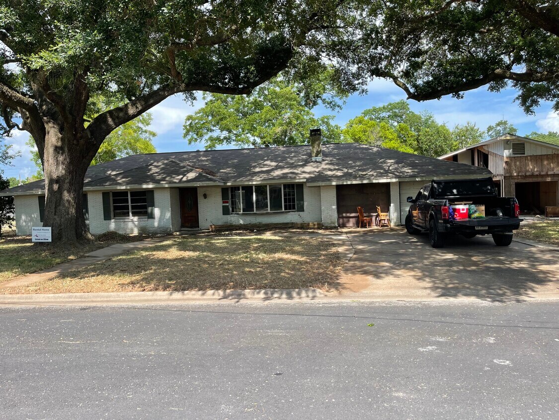 1610 Texas ST Front - 1610 Texas St
