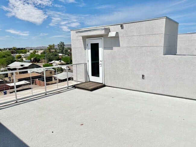 Foto del edificio - 378-382 S Farmer Ave