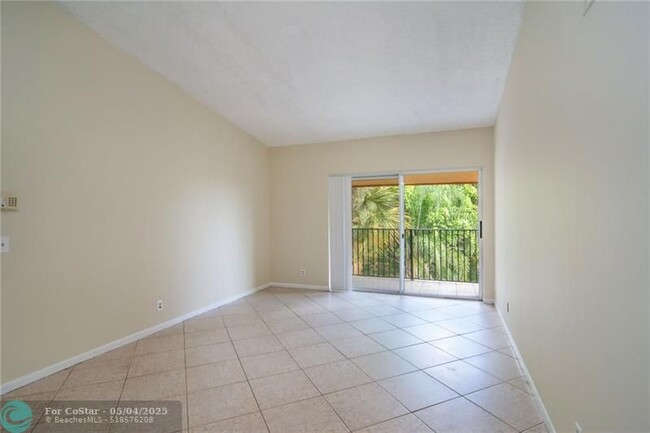Foto del edificio - 10701 Cleary Blvd