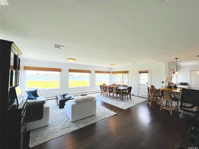 Foto del edificio - 63 Shore Rd
