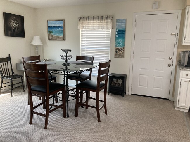 Dining room - 171 Diane Cir