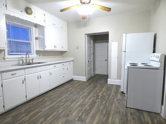 Kitchen - 1510 13th Ave E