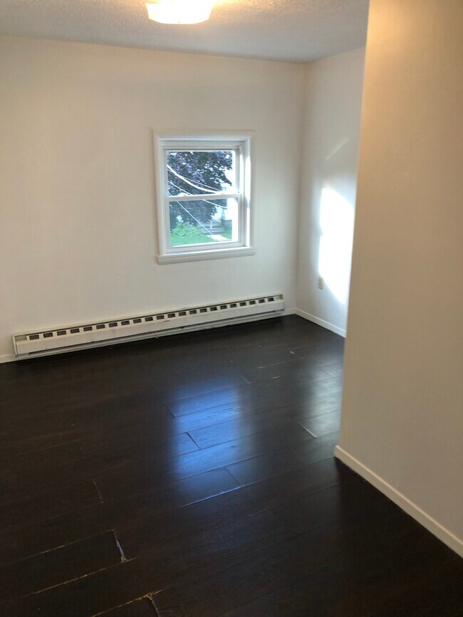 Dormitorio 3 - 93 W Seneca St