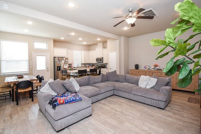 Foto del edificio - 8726 Laurel Crest Dr