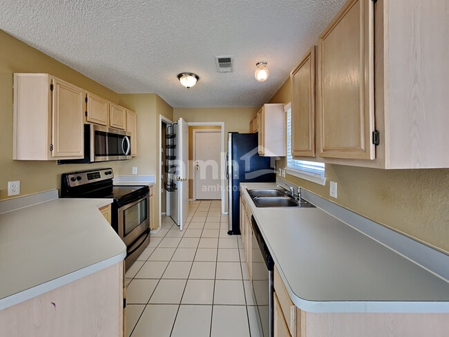 Building Photo - 6501 Gardenia Dr