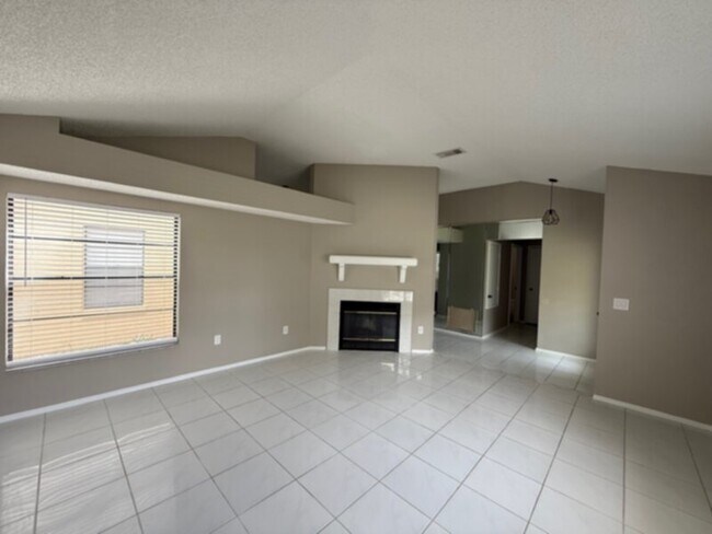 Foto del edificio - LARGE 3 Bed-Family Room-Screen Porch &amp;...