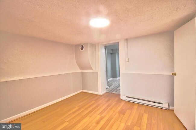 Foto del edificio - 102 W 5th St
