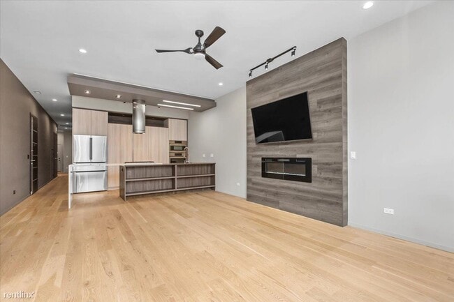 Building Photo - 2 br, 2 bath Condo - 1734 N California Ave