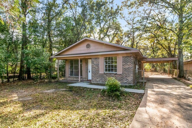 Foto del edificio - Charming Brick Home Close to Downtown Mobile and Quick Access to I-10!