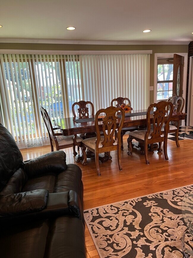 Foto del edificio - 5822 Keeney St