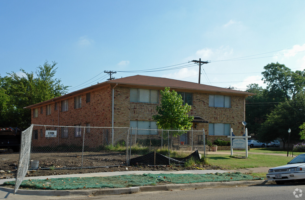 Building Photo - Bryan Manor