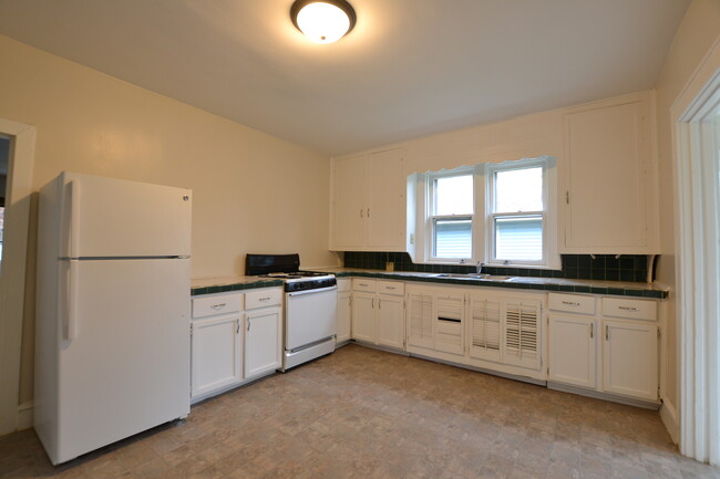 Foto del edificio - 527 Walsh Ave
