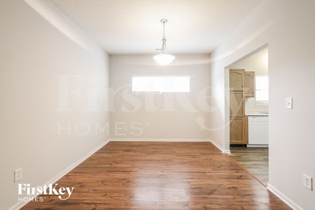 Foto del edificio - 7207 Parklake Pl