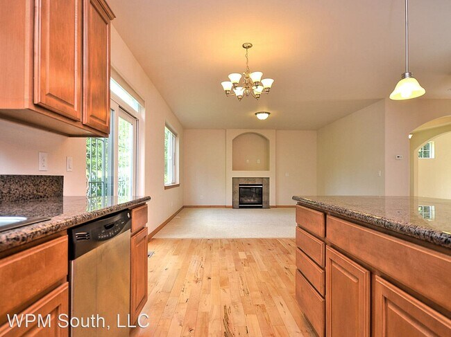 Building Photo - 4 br, 2.5 bath House - 519 195th St SW