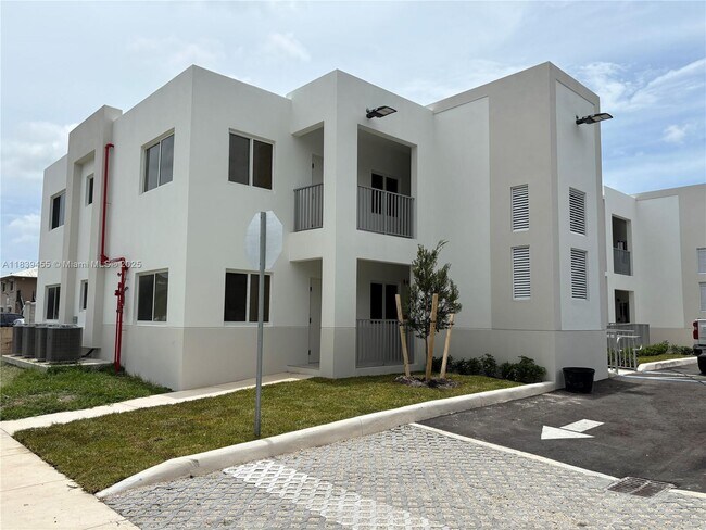 Foto del edificio - 310 E 7th St