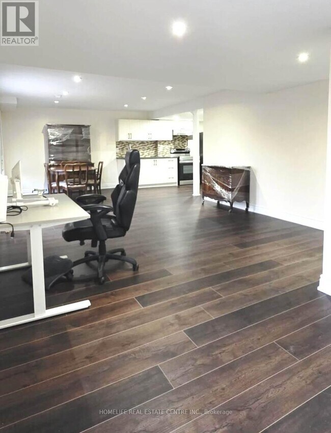 Building Photo - 42 Arrowpoint Dr