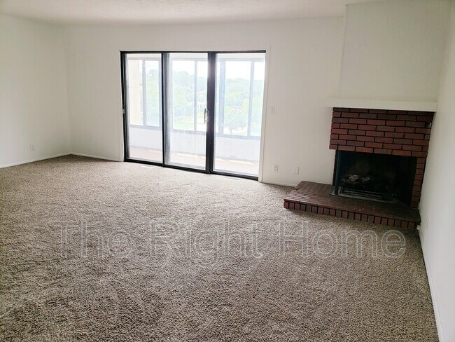 Building Photo - 5134 N 105th St