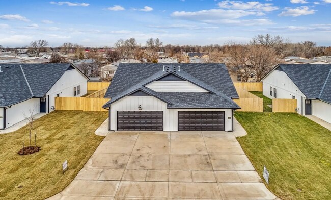 Foto del edificio - Don't Miss Out on this beautiful Duplex!