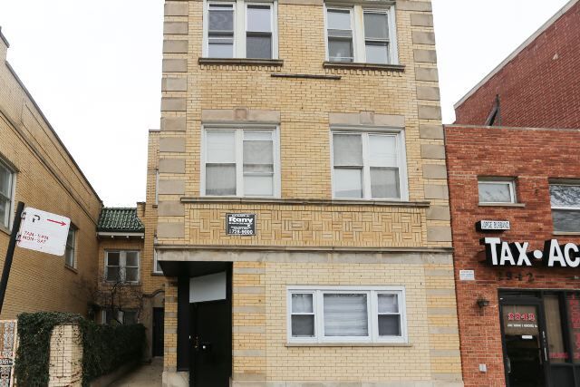 Primary Photo - 2944 W Montrose Ave