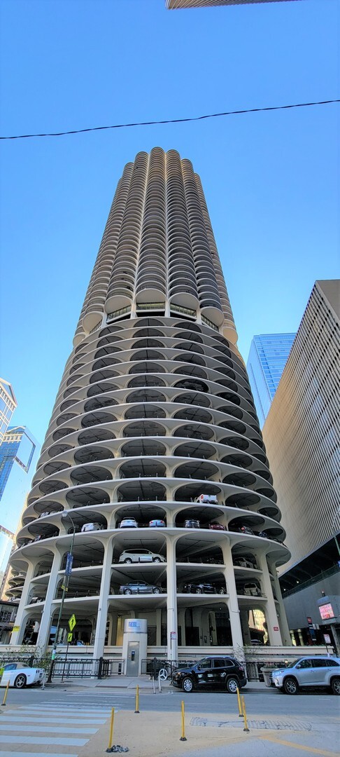 Building Photo - 300 N State St