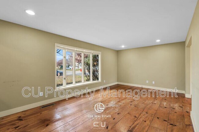 Building Photo - 2312 Hackberry Ct