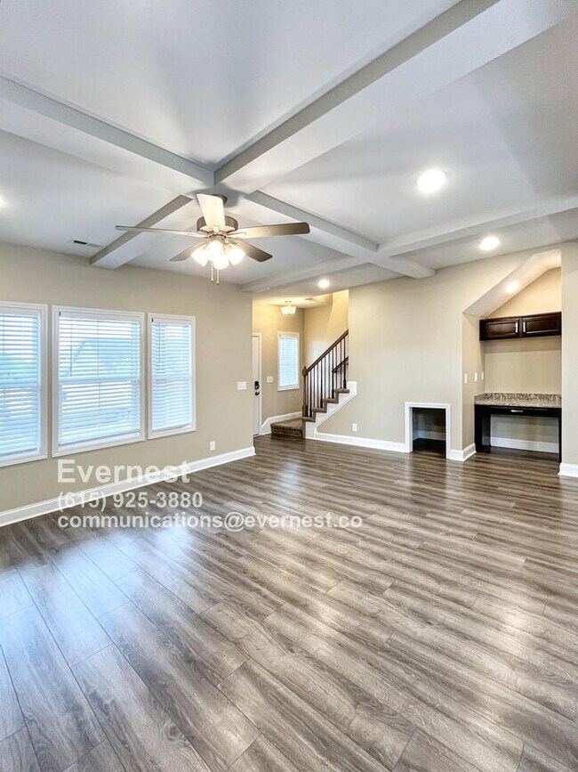 Foto del edificio - Spacious 4-Bedroom Home with Modern Comfor...