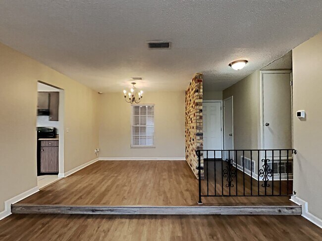 Building Photo - 31 Winding Ridge Rd