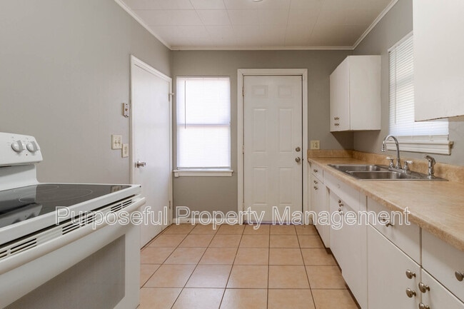 Building Photo - 3808 N Drexel Blvd