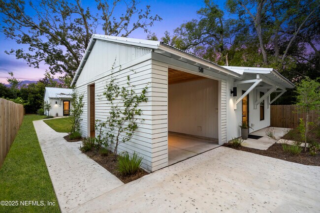 Foto del edificio - 581 Hazel St