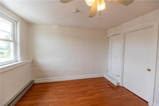 Building Photo - 557 Elm St