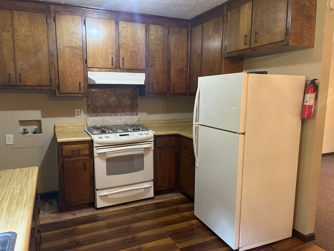 Building Photo - 2 Bed 1 Bath Duplex