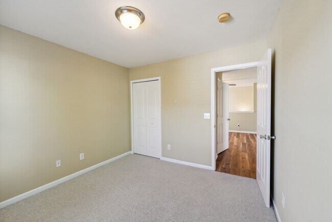 Foto del edificio - 9520 Mintworth Ave