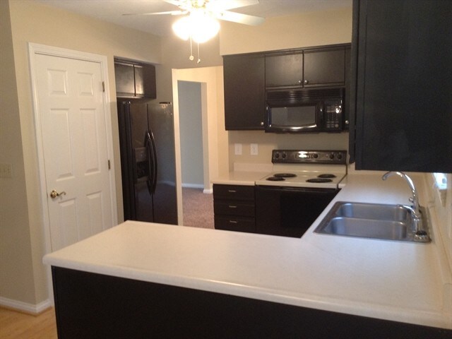 Foto del edificio - 8428 Stratford Ct