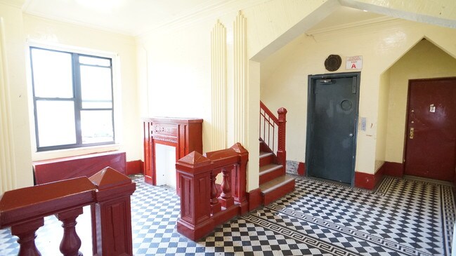 Foto del edificio - 2585 Bainbridge Ave