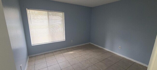 Building Photo - 2 bed / 1 bath duplex in Eatonville