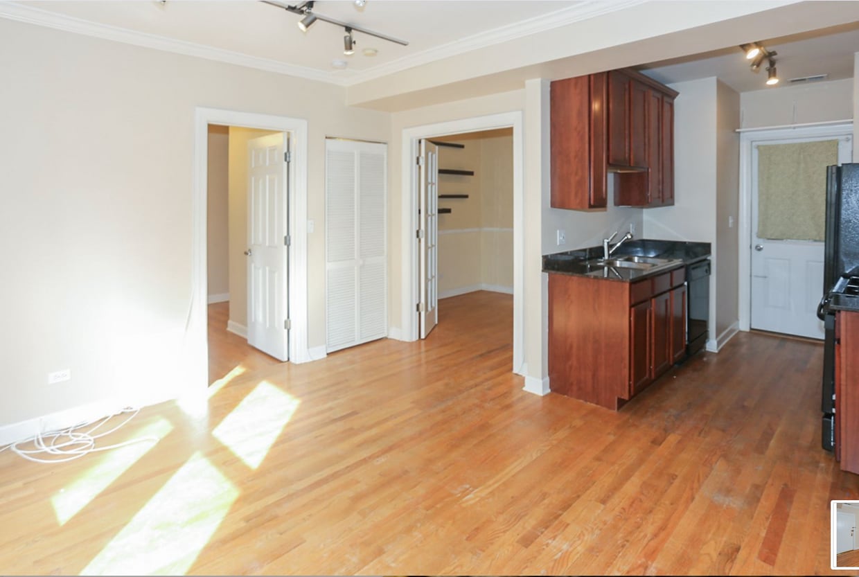 Primary Photo - 644 W Roscoe St