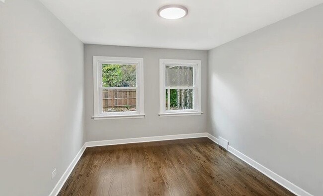 Foto del edificio - 5071 Hatchett Dr