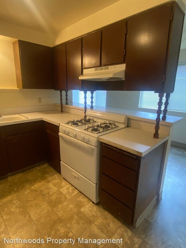 Building Photo - 2 br, 1 bath House - 255 Gateway Blvd Unit D