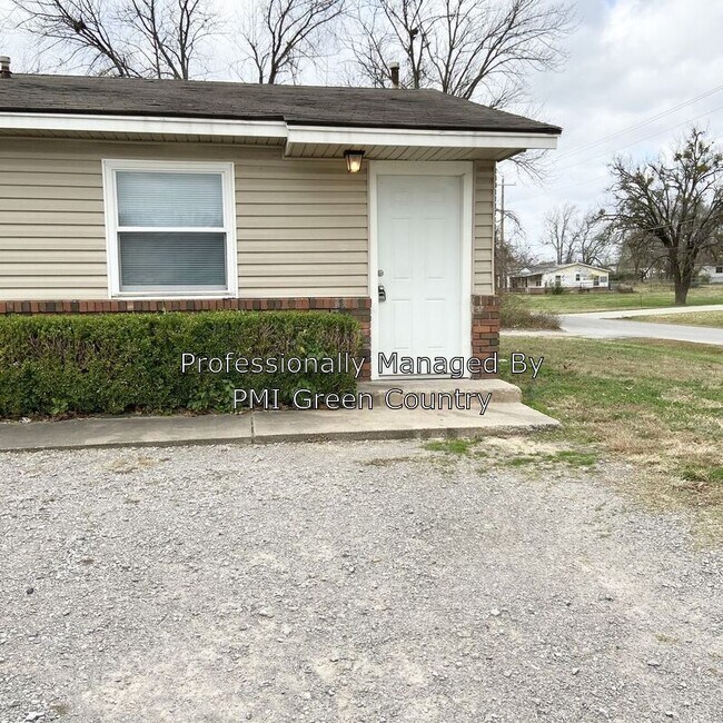 Building Photo - 618 N Fairland Ave