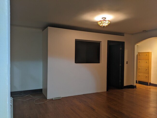 Building Photo - Vintage Cap Hill Condo