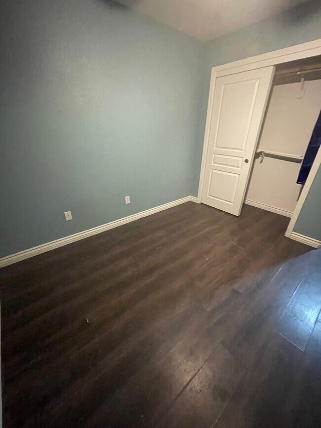 Building Photo - 1276 W Cortner St