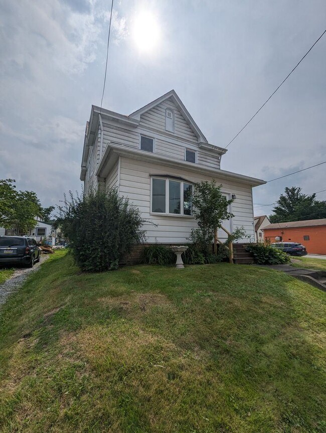 Foto del edificio - 3 br, 1.5 bath House - 4617 4th Ave