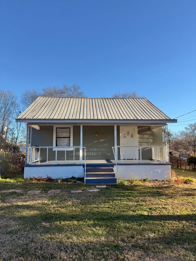 Foto principal - 2 bed, 1 bath home in Opelika