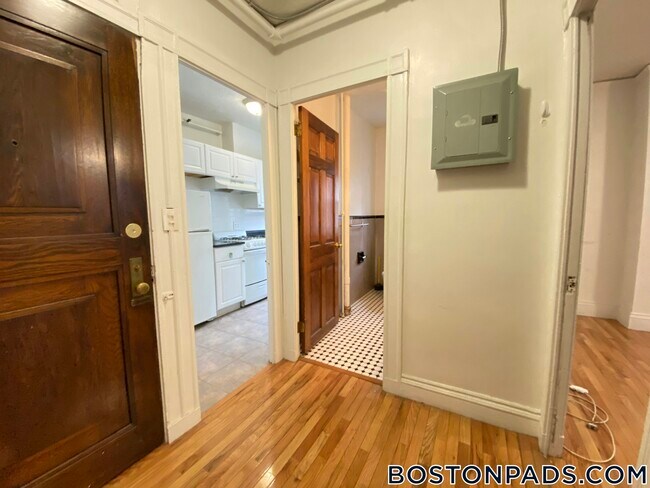 Building Photo - 91 Westland Ave