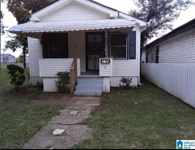Building Photo - 118 3rd Ave SW