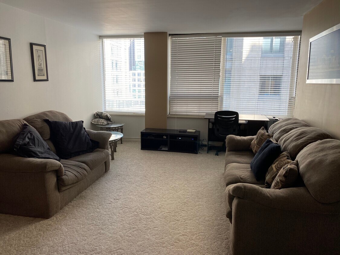 Foto principal - 233 E Erie St